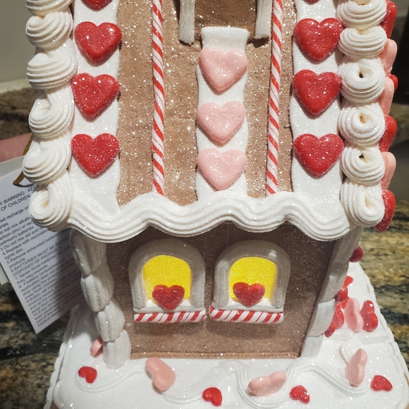 Valentine Hearts Gingerbread House-NWT - Picture 7 of 11